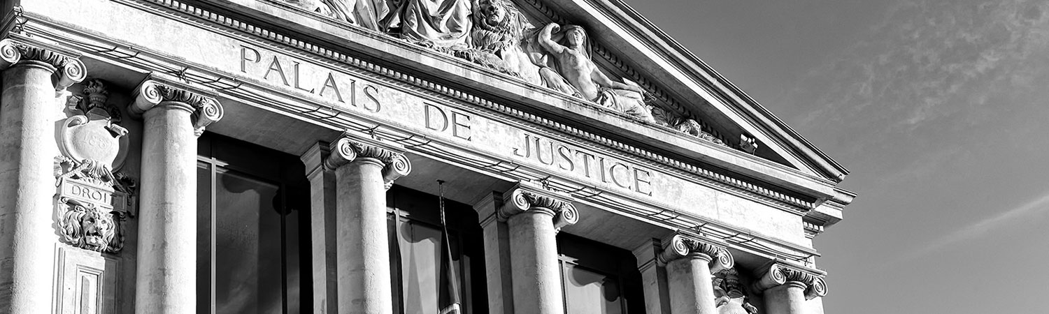Servitude légale de passage en cas d'enclave conventionnellement aménagée et renonciation du précédent propriétaire
